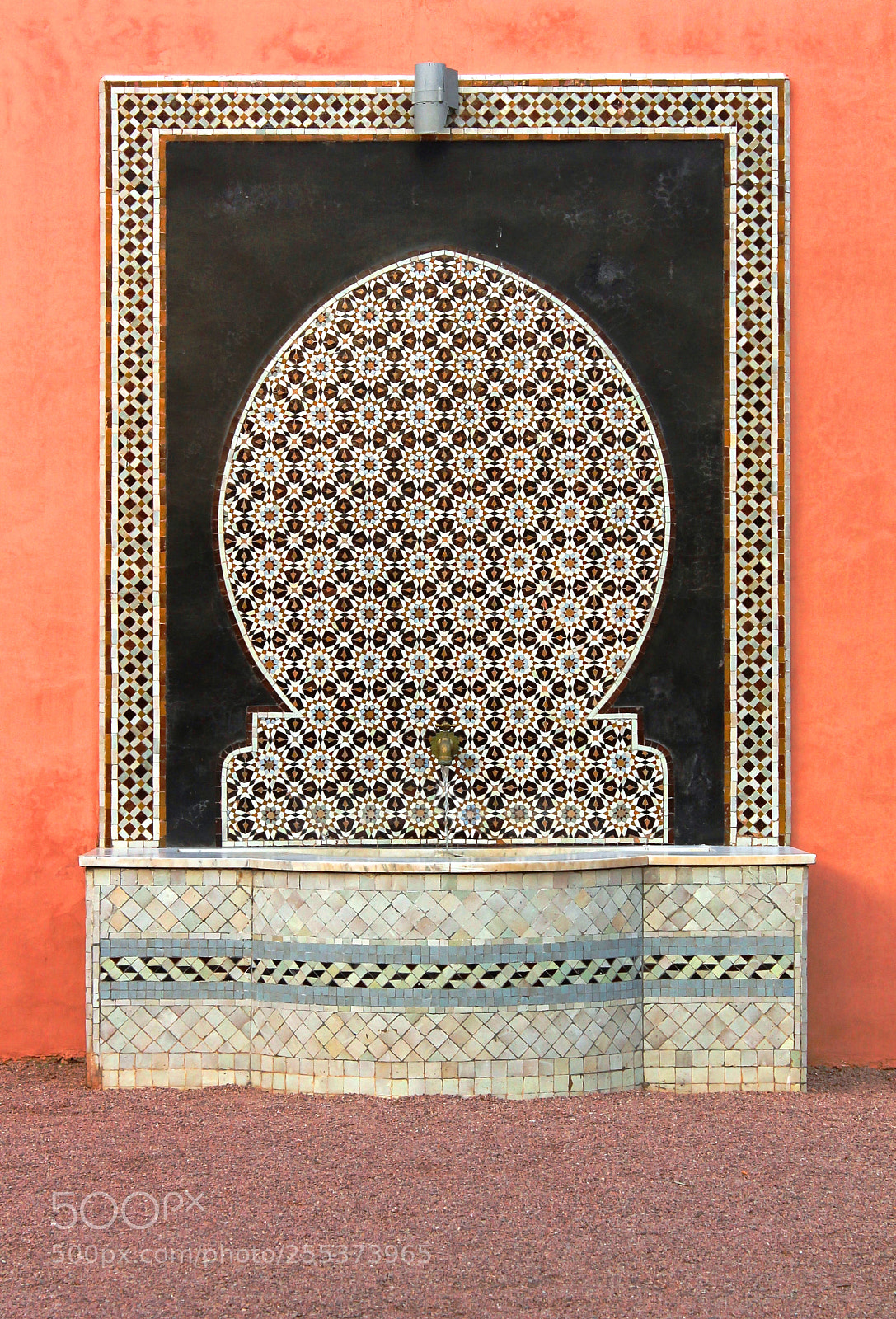 Canon EOS 1100D (EOS Rebel T3 / EOS Kiss X50) sample photo. Moroccan wall fountain photography