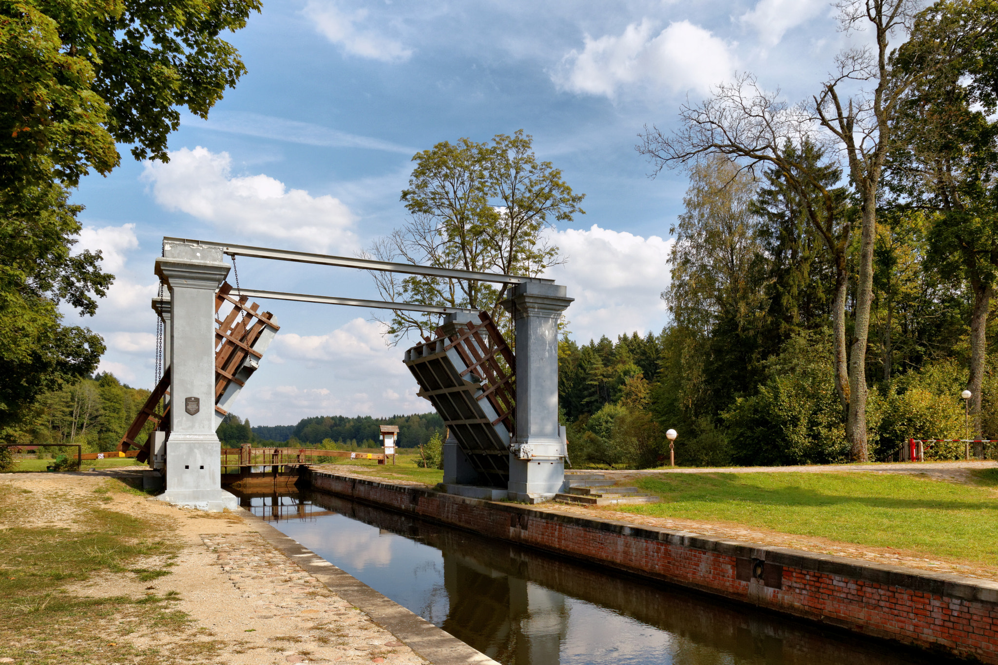 Tamron SP AF 17-50mm F2.8 XR Di II LD Aspherical (IF) sample photo. Augustów canal, lock photography