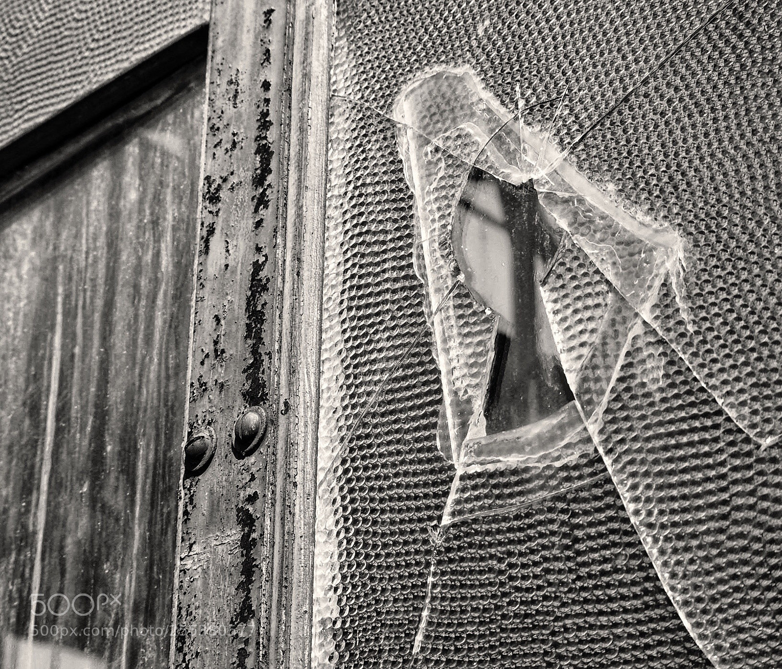 Olympus OM-D E-M10 II sample photo. Broken photography