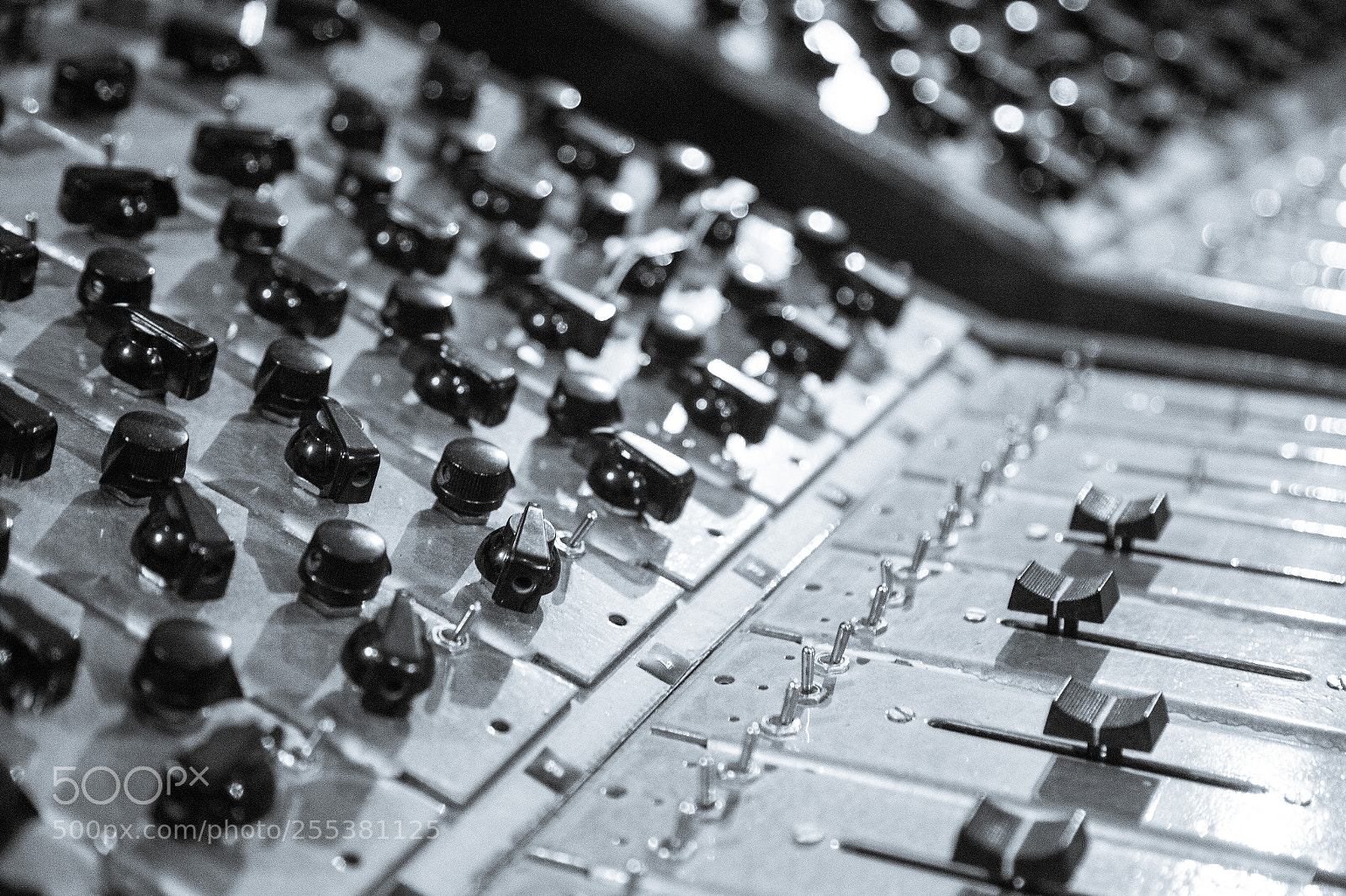 Canon EOS 6D sample photo. Sound old style photography