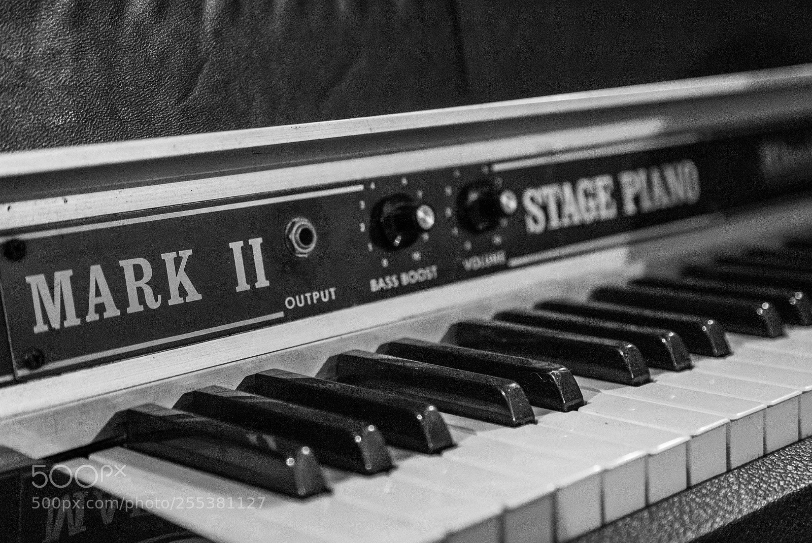 Canon EOS 6D sample photo. Fender rhodes photography