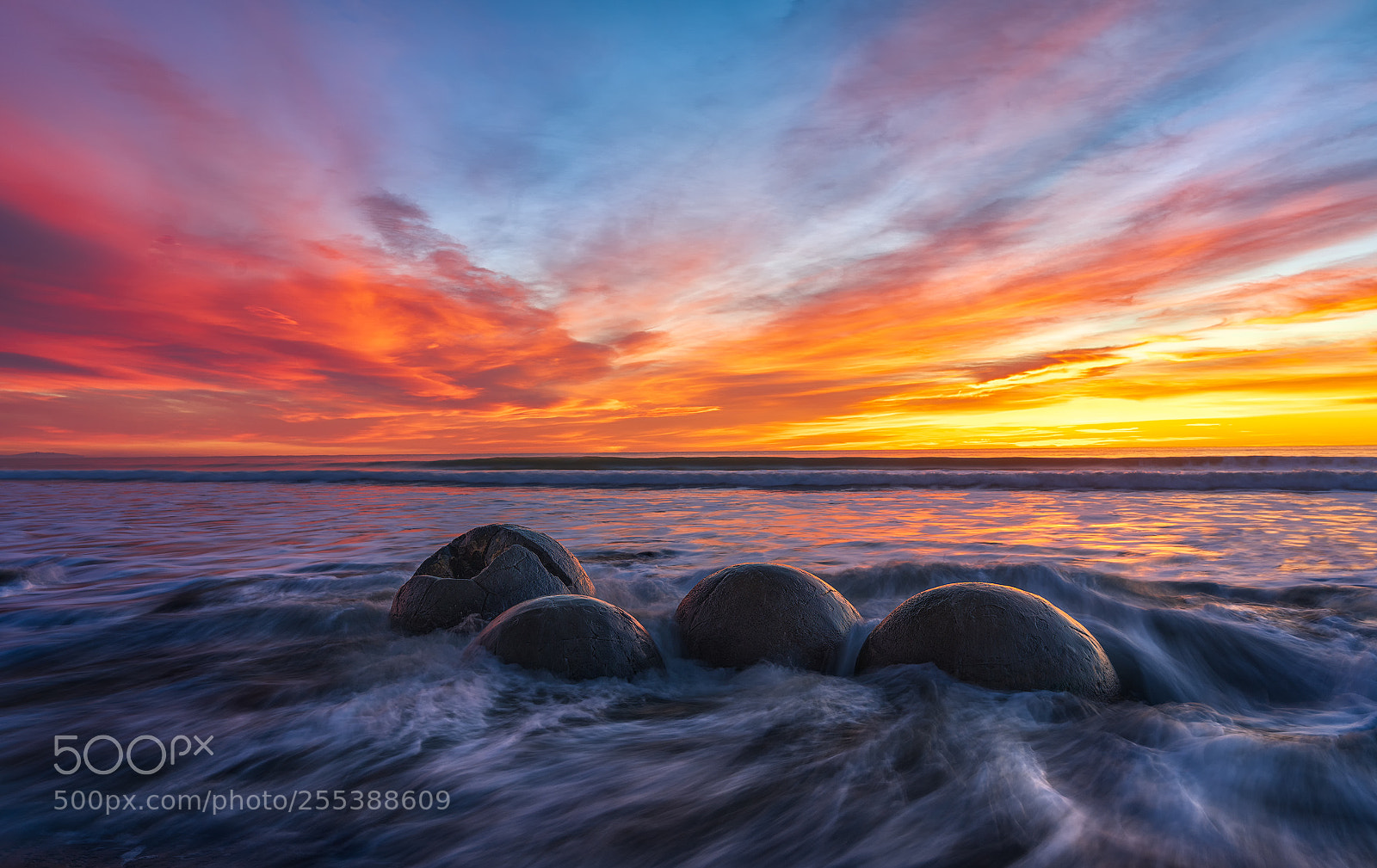 Sony a7R III sample photo. Moeraki boulders sunrise photography