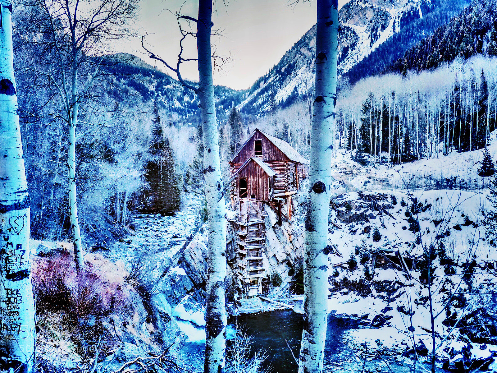 Olympus OM-D E-M5 II sample photo. Crystal mill photography