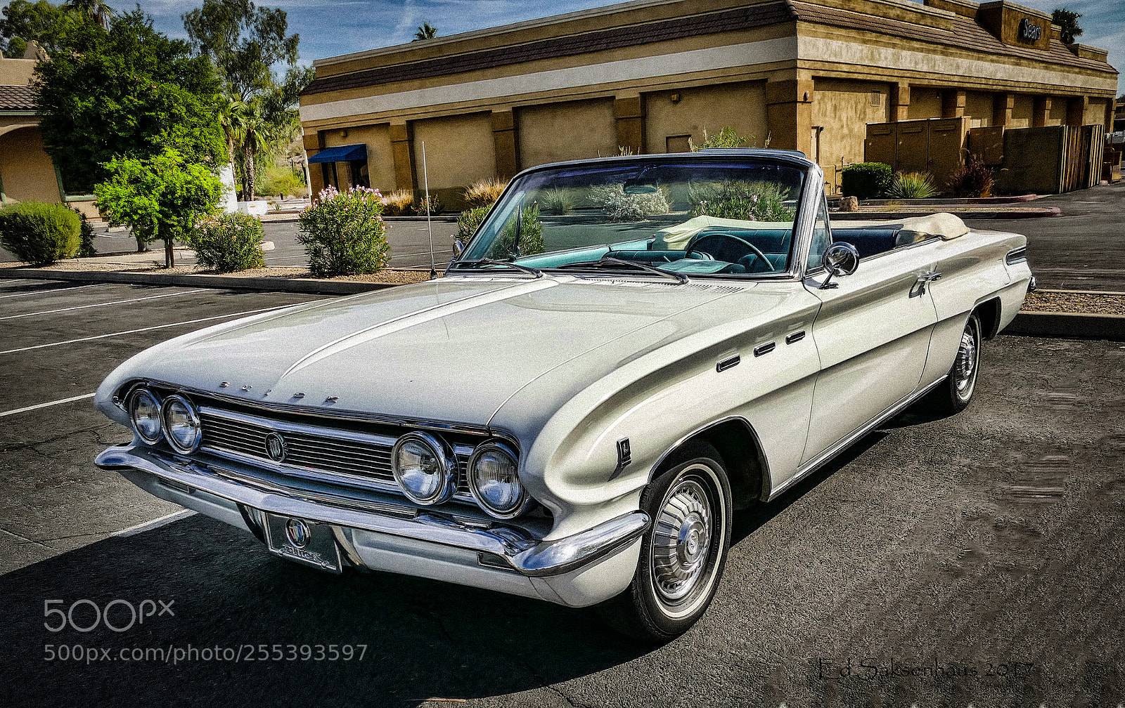 Panasonic Lumix DMC-FZ1000 sample photo. White buick photography