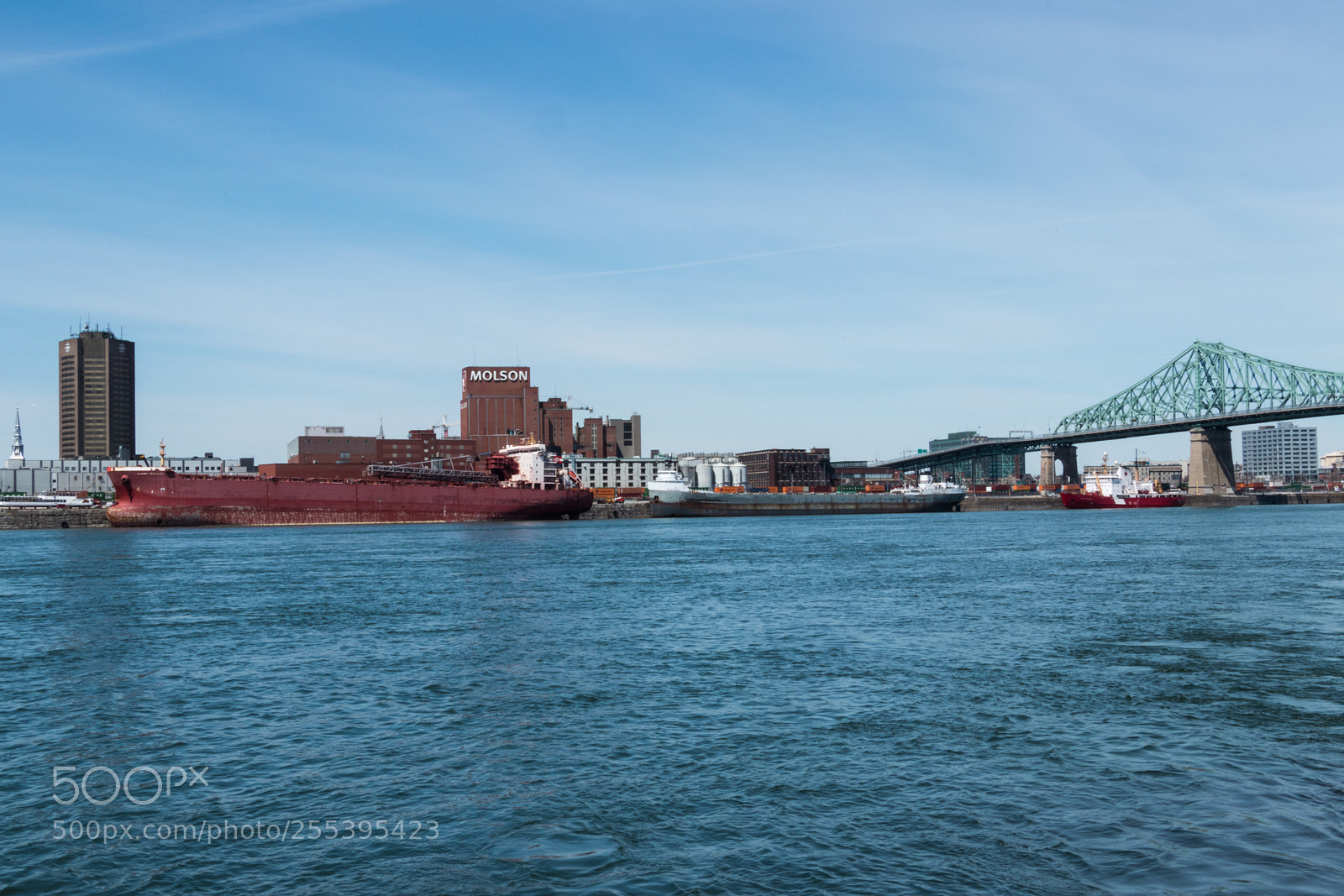 Canon EOS 800D (EOS Rebel T7i / EOS Kiss X9i) sample photo. Montreal - red cargo photography