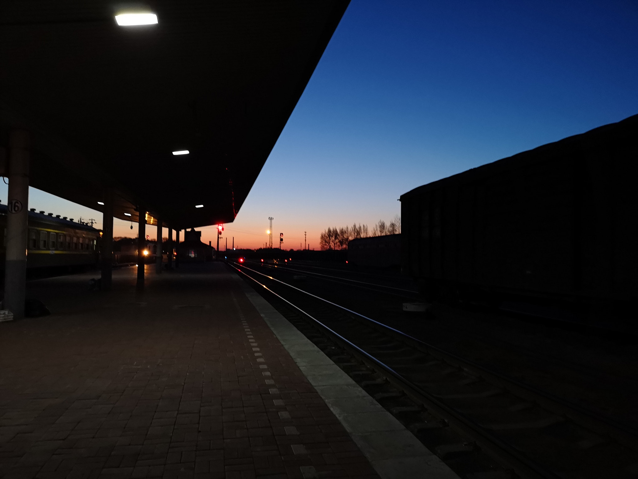 HUAWEI P20 Pro sample photo. Railway station photography