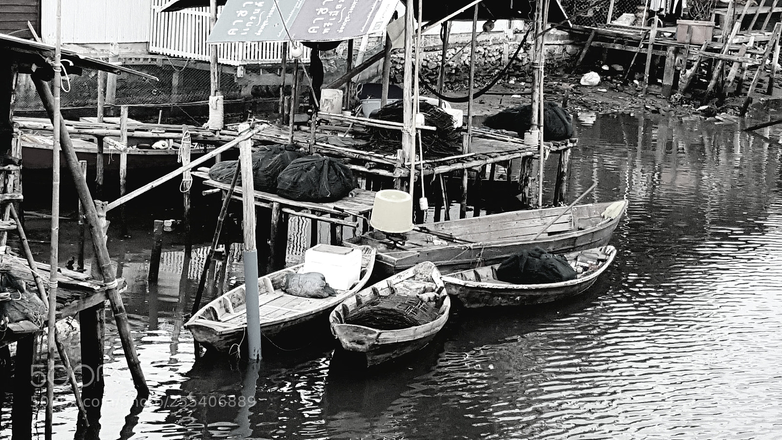 Samsung Galaxy Note5 sample photo. Boats are stopping near photography