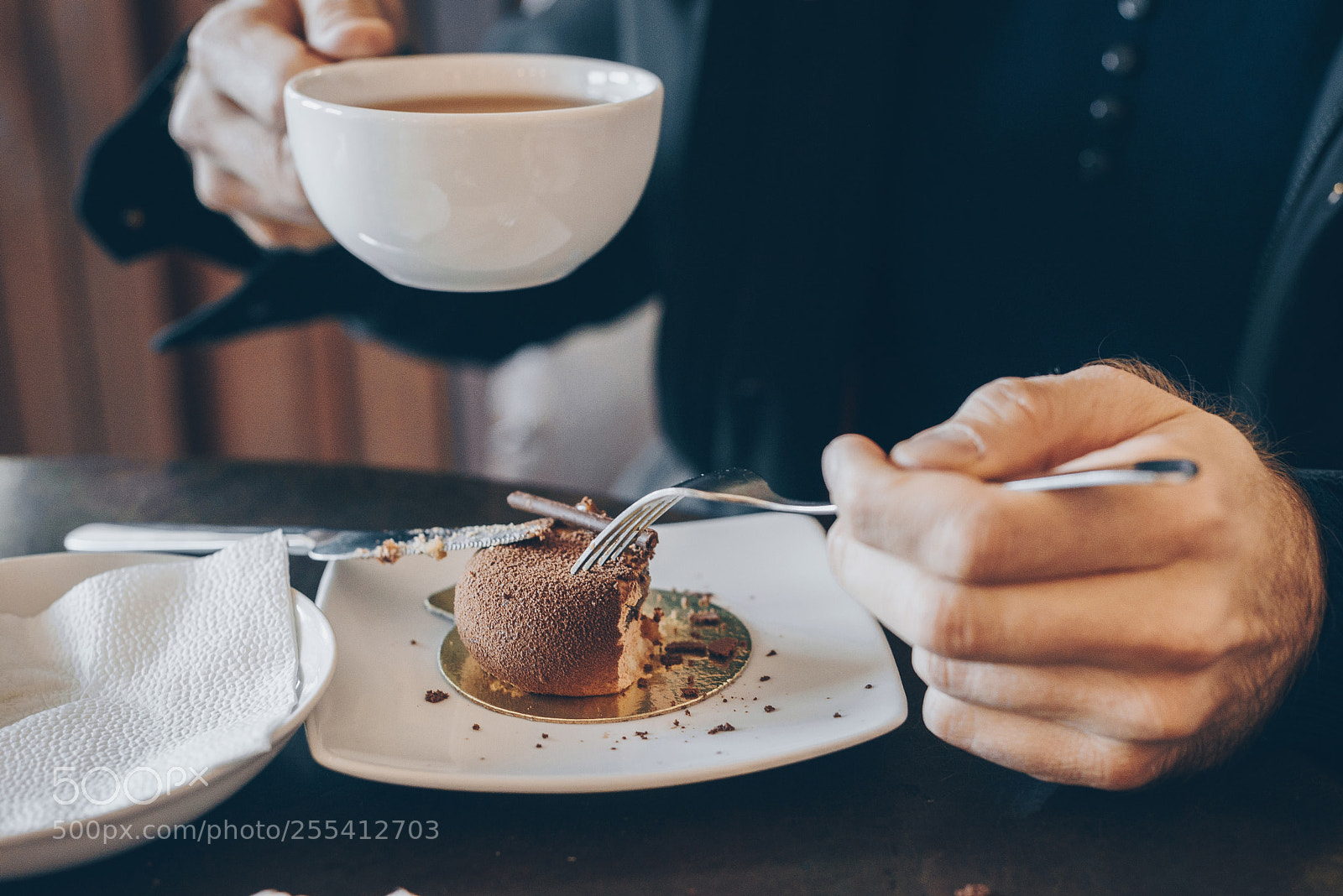 Nikon D610 sample photo. Man in black eating photography