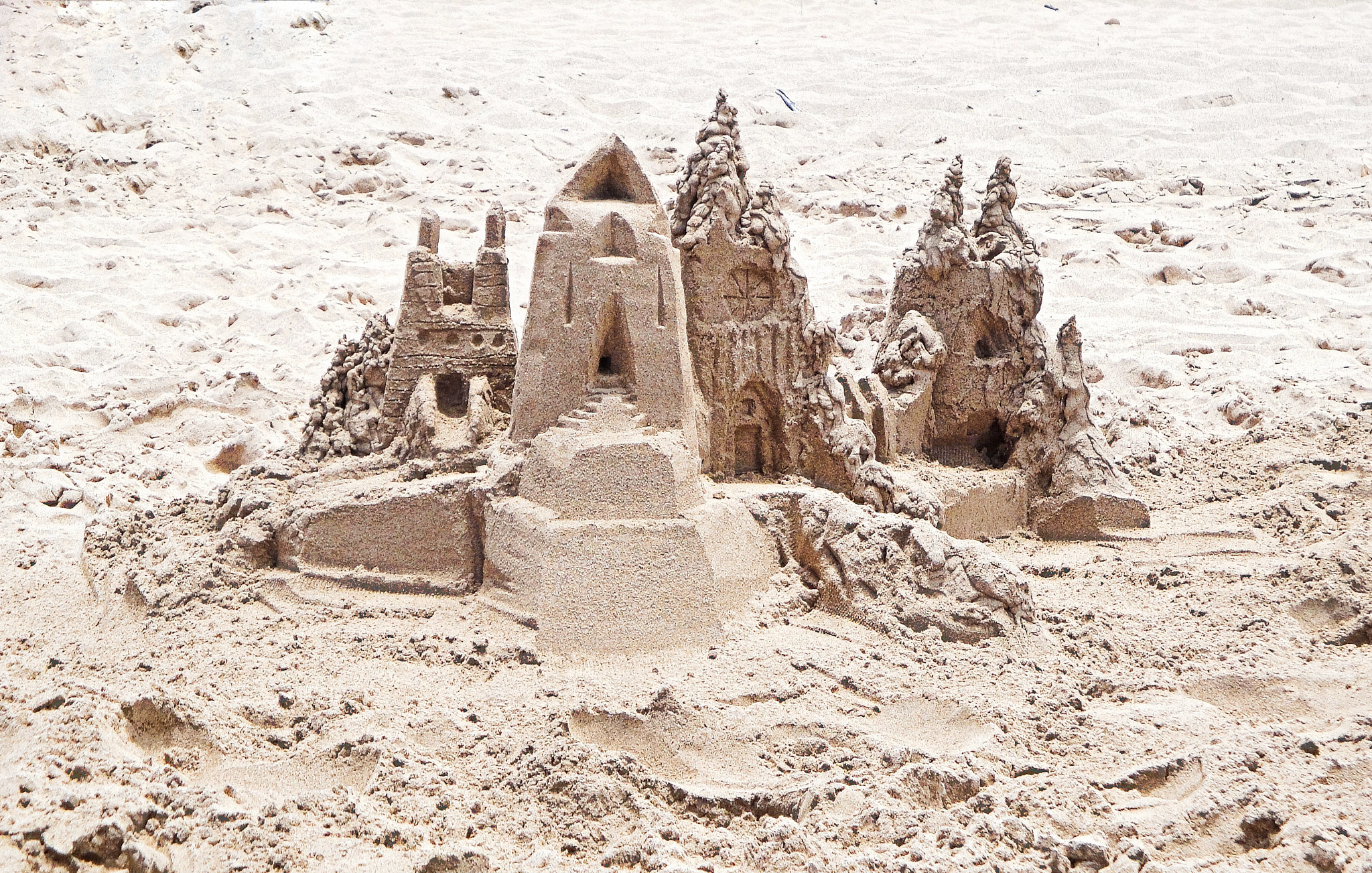 Sony Cyber-shot DSC-W290 sample photo. Maui beach sand castle photography