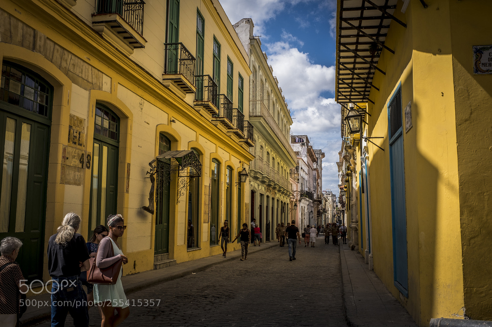 Fujifilm X100F sample photo. Streets of havana photography