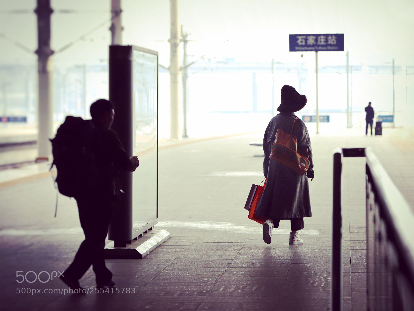 Canon EOS 6D Mark II sample photo. 站台春寒 photography