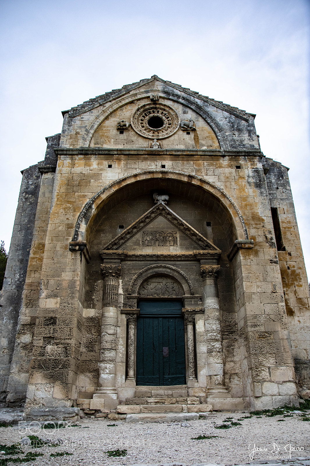 Canon EOS 7D Mark II sample photo. Chapelle saint-gabriel de tarascon photography