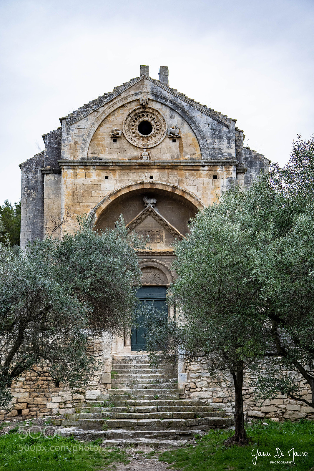 Canon EOS 7D Mark II sample photo. Chapelle saint-gabriel de tarascon photography