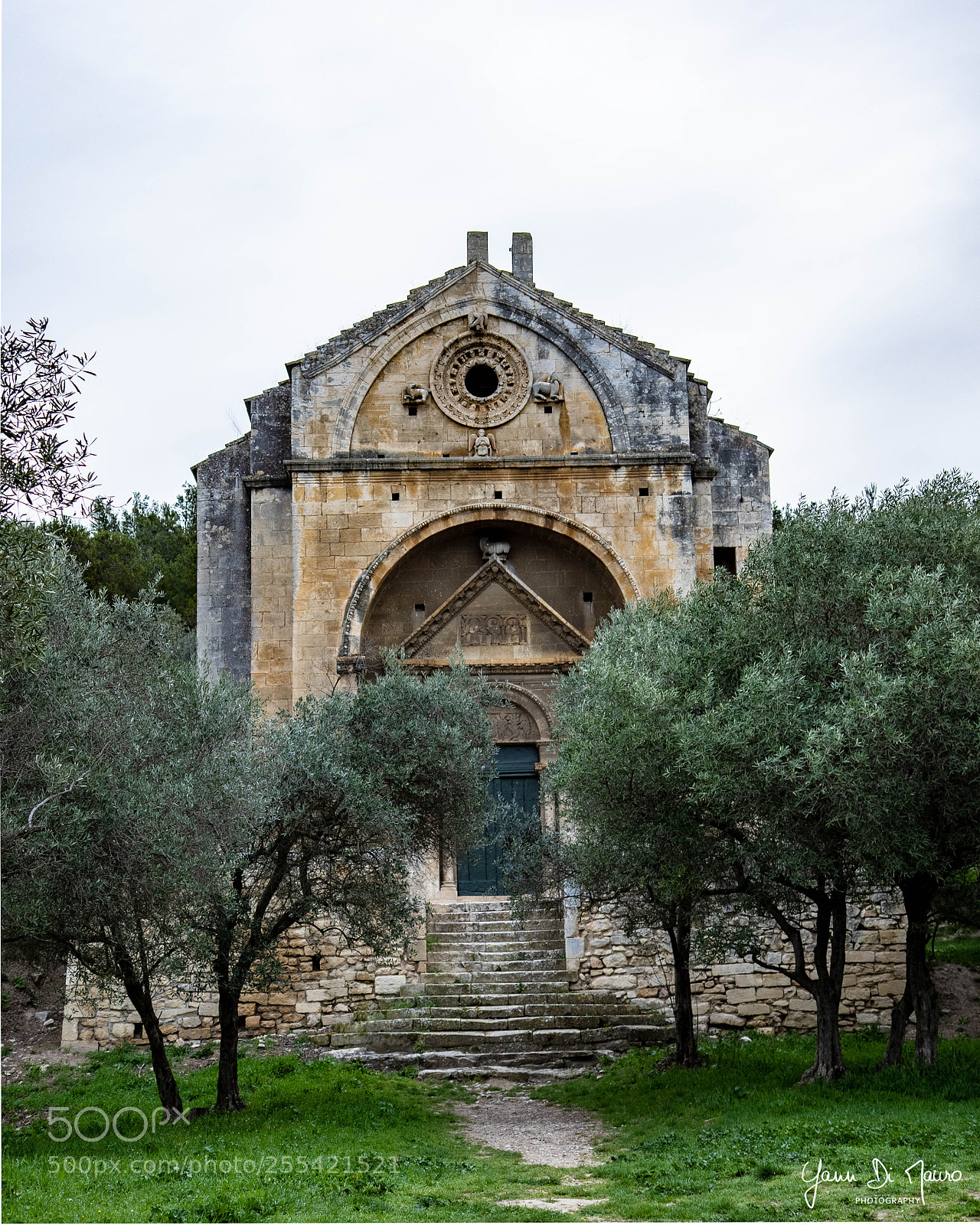 Canon EOS 7D Mark II sample photo. Chapelle saint-gabriel de tarascon photography