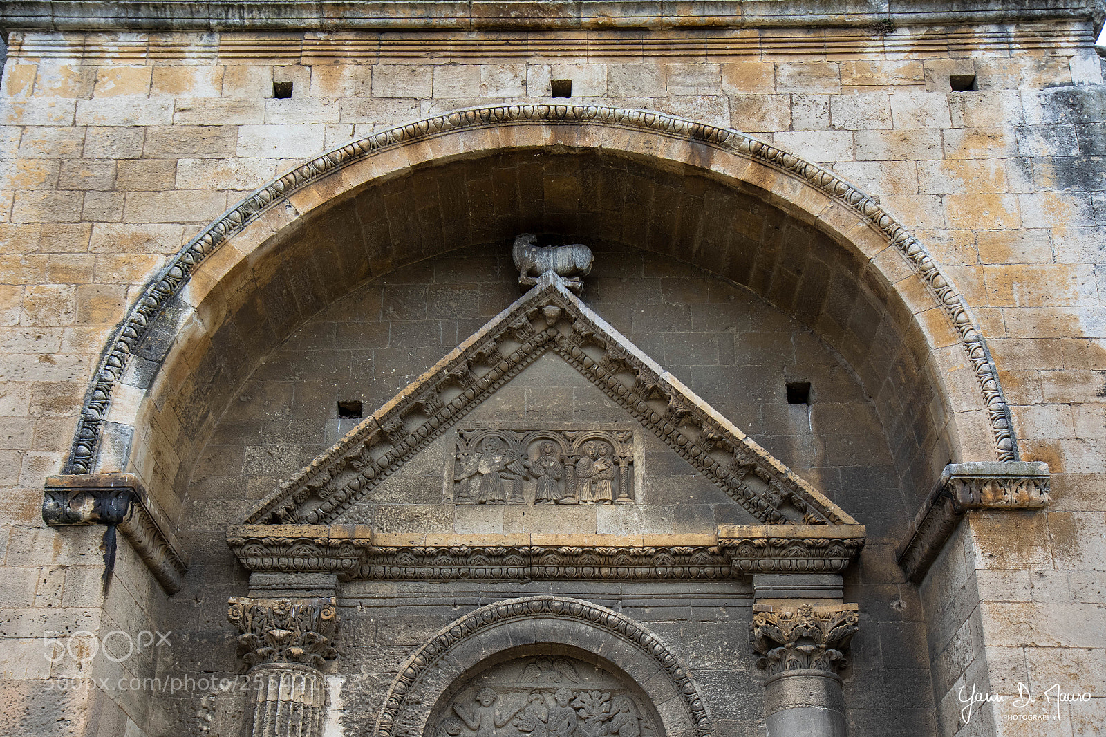 Canon EOS 7D Mark II sample photo. Chapelle saint-gabriel de tarascon photography