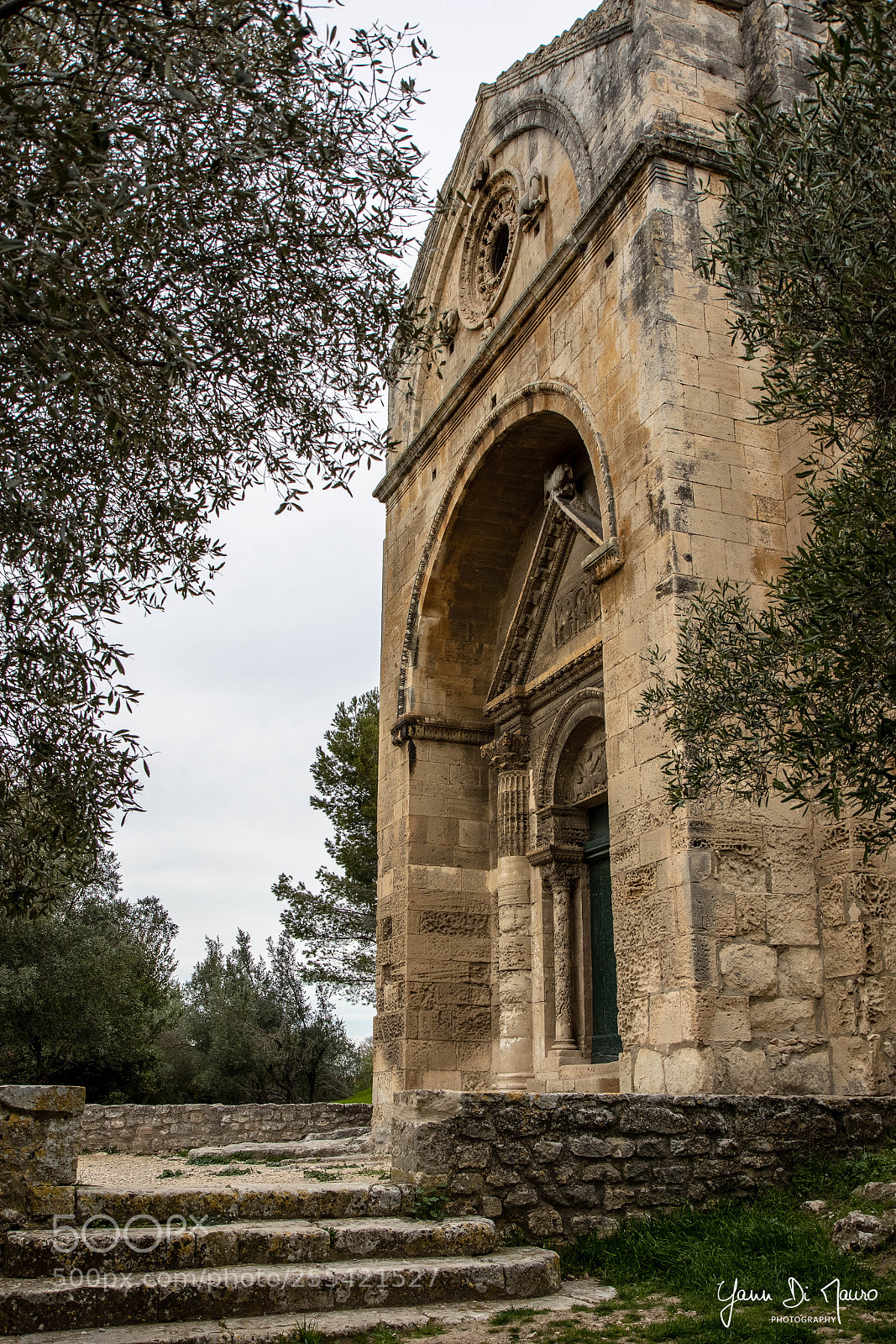Canon EOS 7D Mark II sample photo. Chapelle saint-gabriel de tarascon photography
