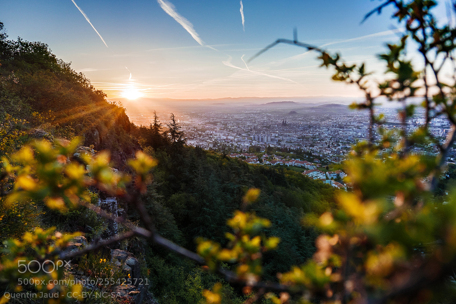 Panasonic Lumix DMC-LX100 sample photo. Clermont-ferrand in the morning photography
