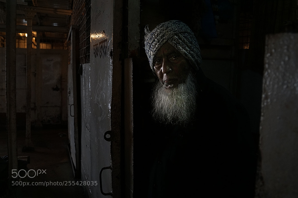 Sony a6000 sample photo. Old man on the photography
