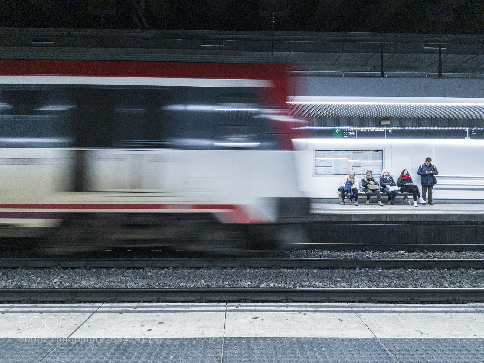 Samsung Galaxy S7 sample photo. Train in motion photography