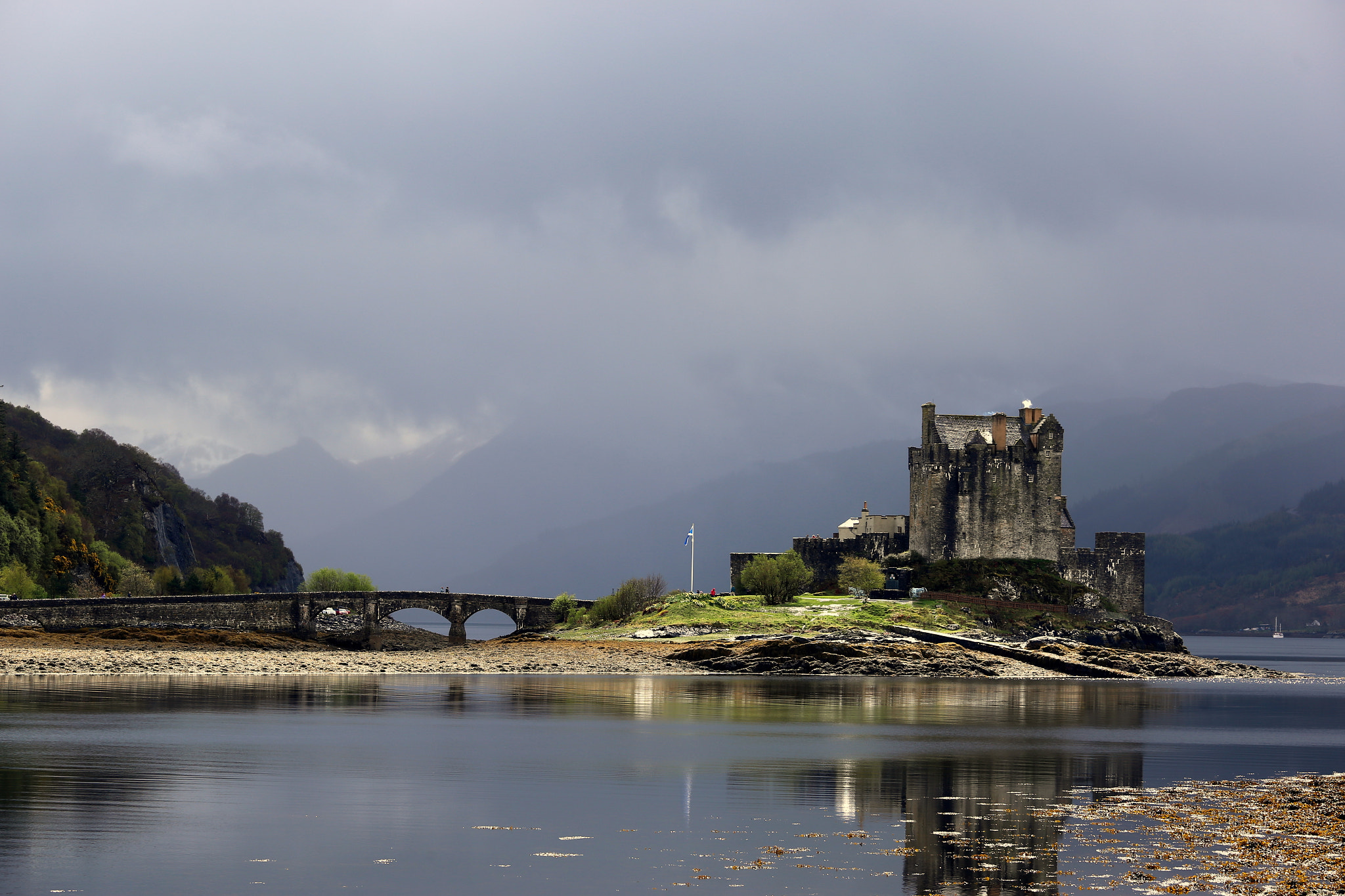 Canon EOS 6D + Canon EF 70-200mm F4L IS USM sample photo. Eilean donan castle photography