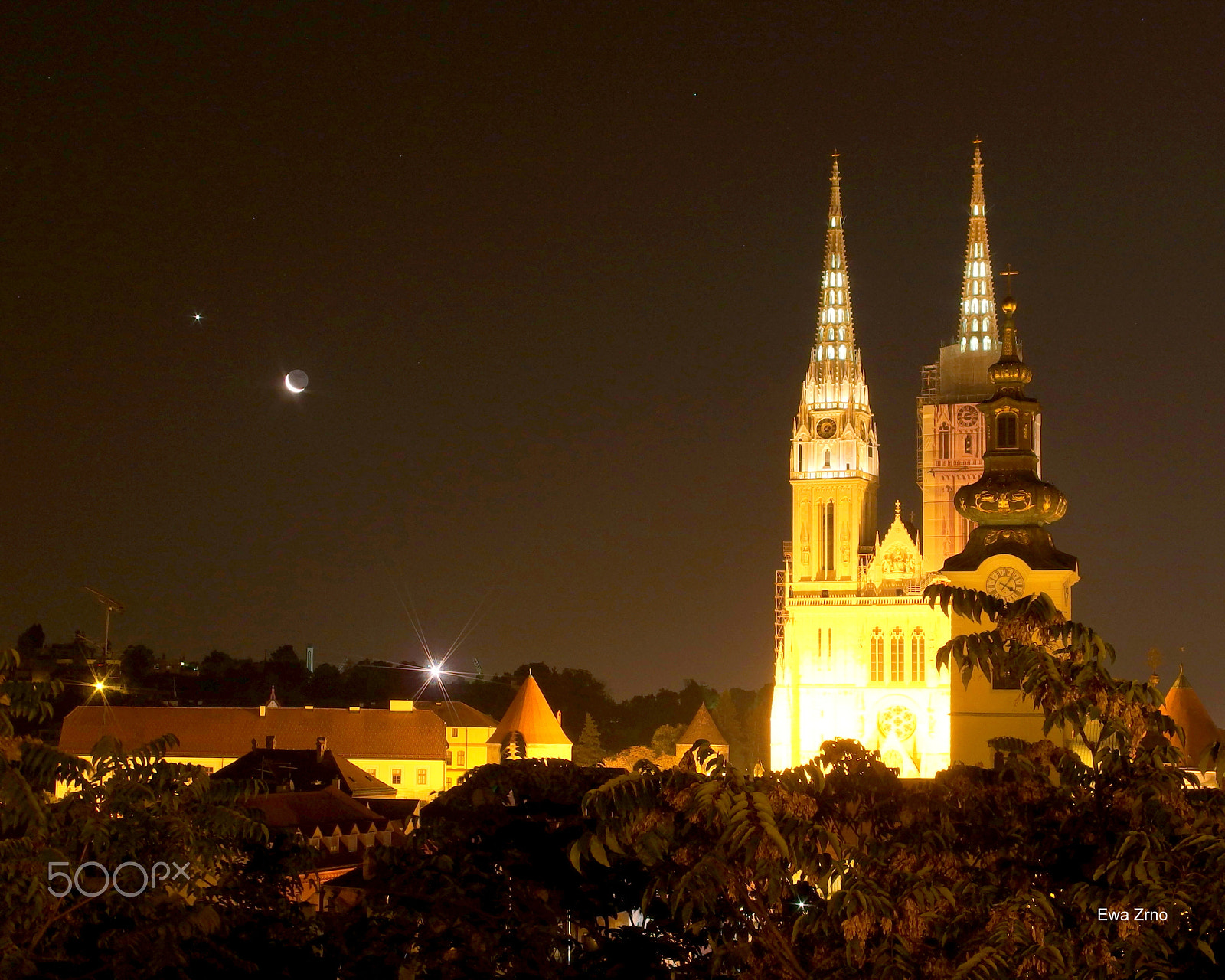 Olympus XZ-2 iHS sample photo. Venus and moon above zagreb. photography