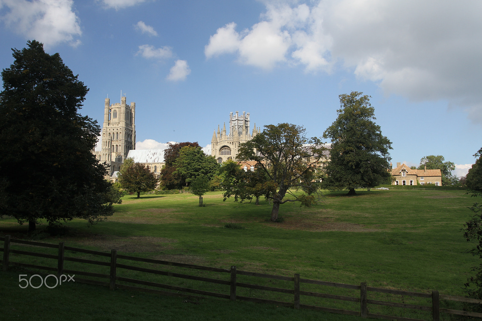 Canon EOS 7D + Canon EF 17-40mm F4L USM sample photo. In and around ely, cambridgeshire in autumn photography