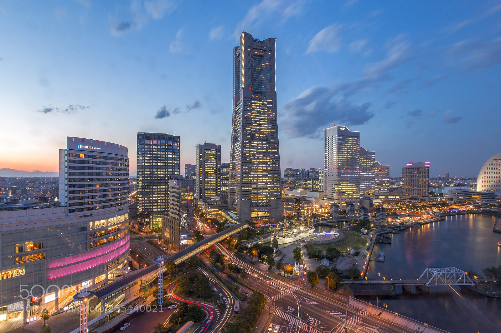 Canon EOS 6D sample photo. Golden yokohama photography