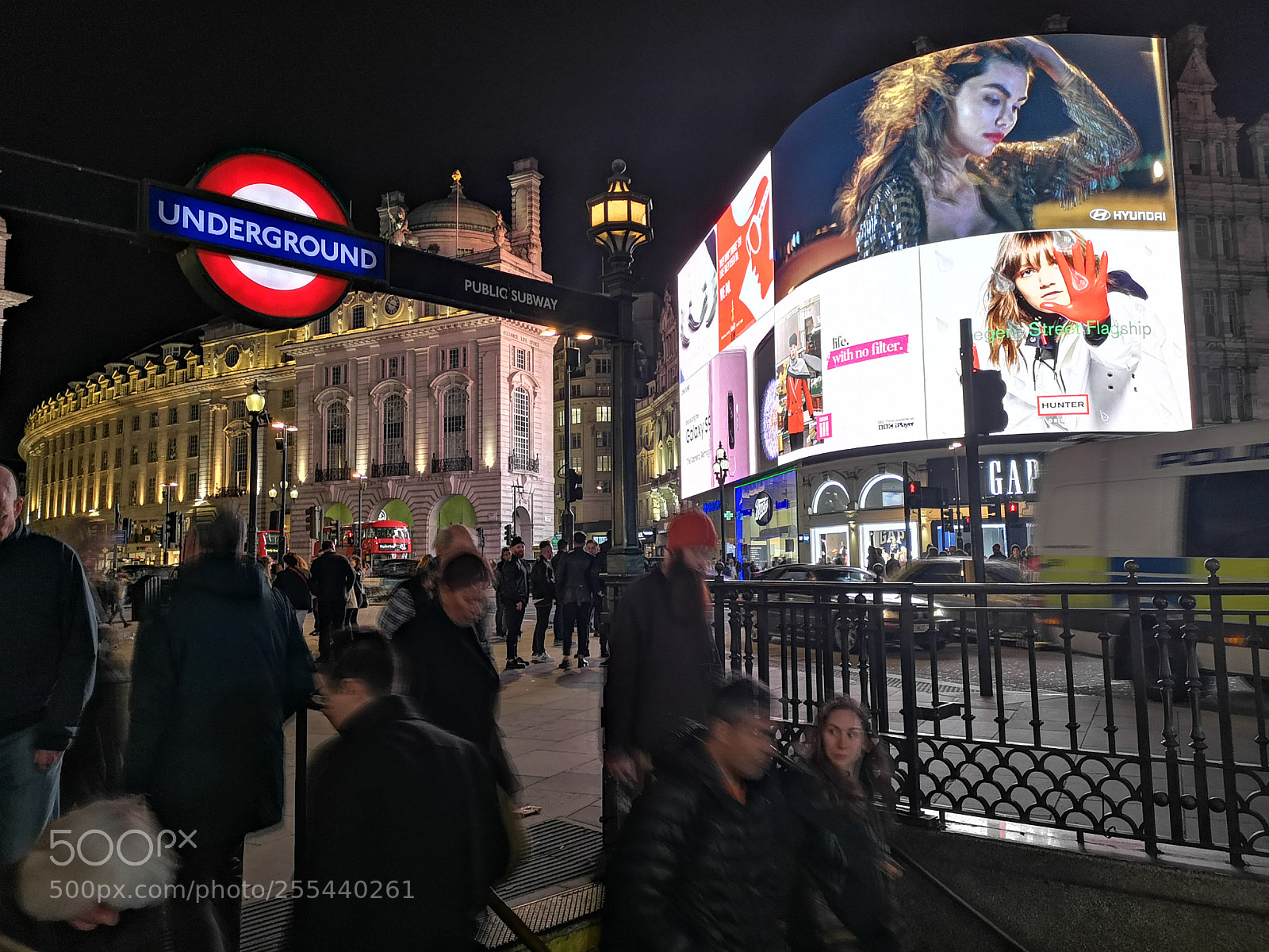 HUAWEI CLT-L09 sample photo. Going underground photography