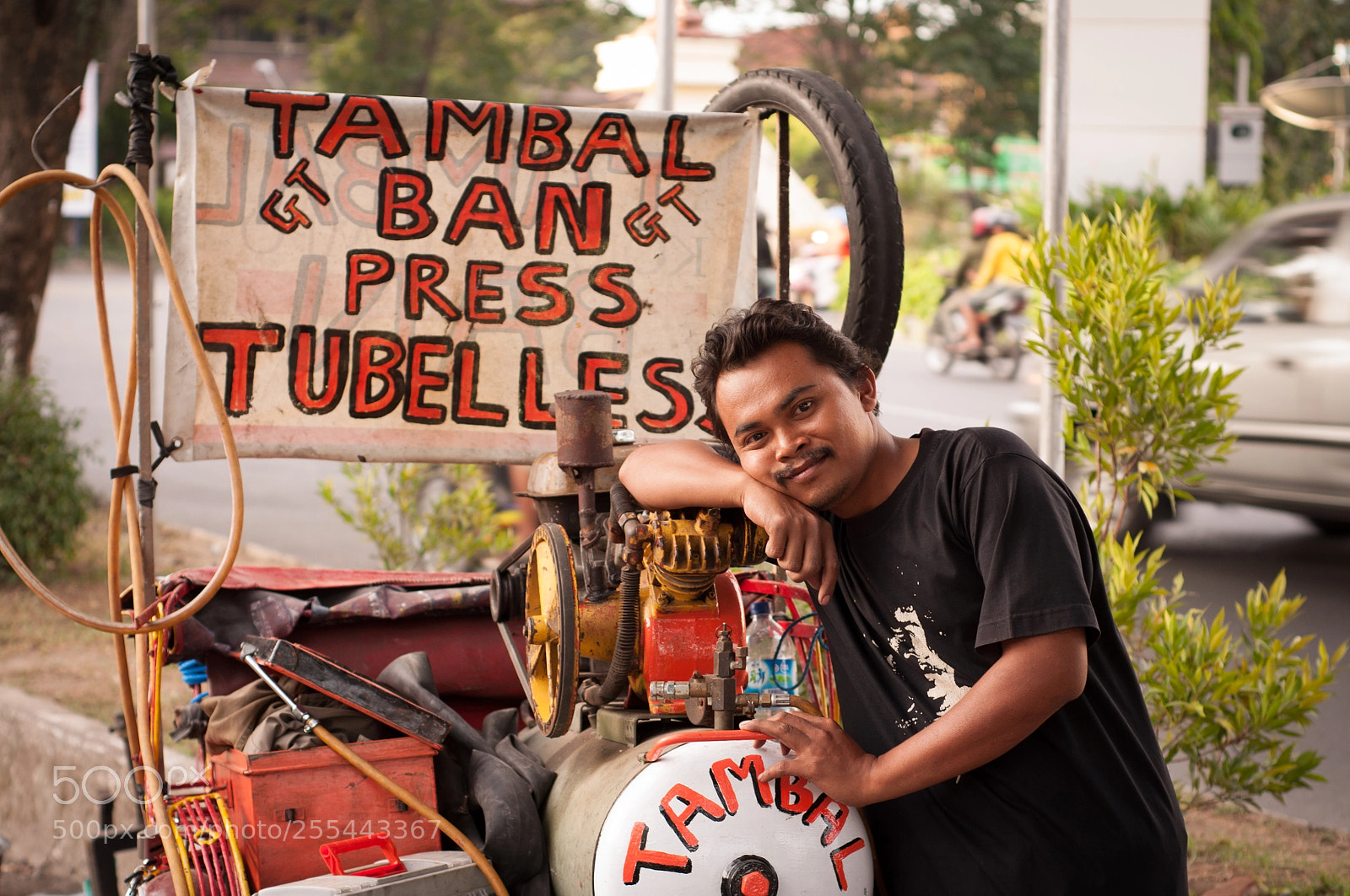 Nikon D90 sample photo. Mr. tambal ban helps photography