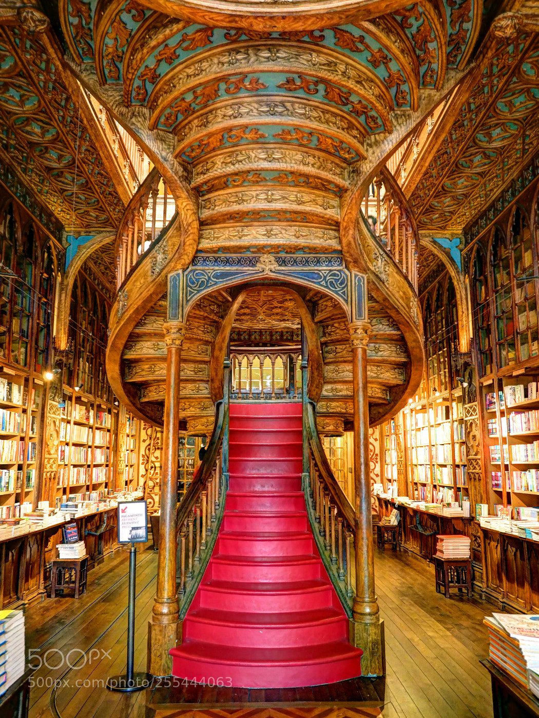 Olympus OM-D E-M5 II sample photo. Livraria lello irmao in photography