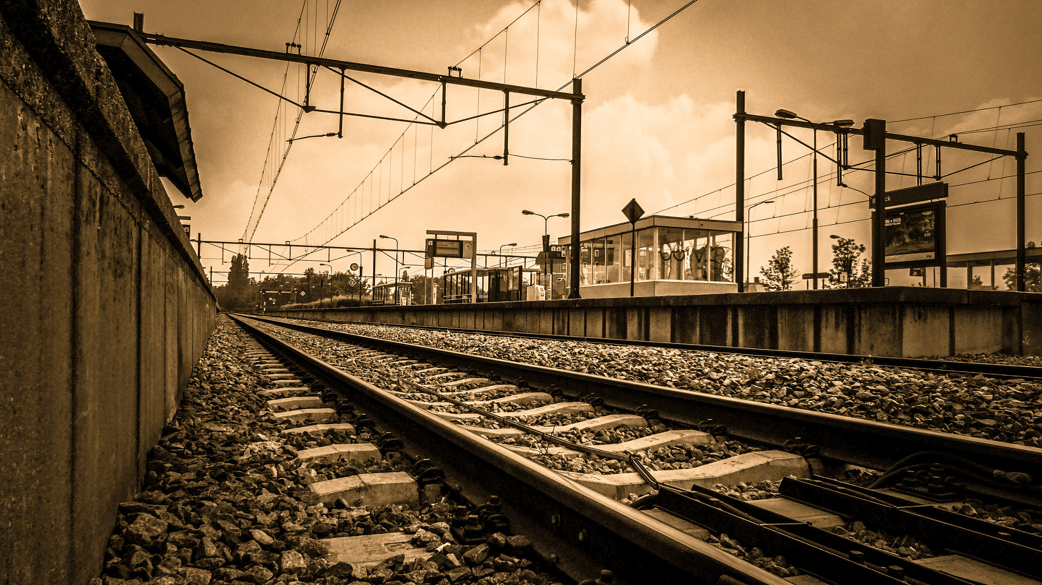 Sony Cyber-shot DSC-QX10 sample photo. Railway photography