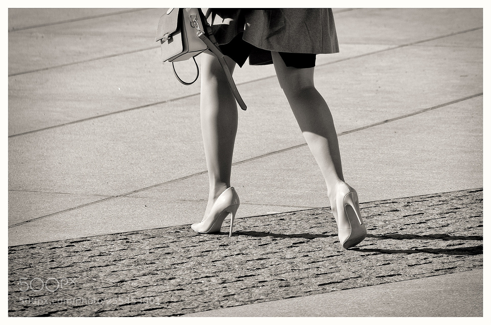 Fujifilm X-T20 sample photo. Crossing the square photography