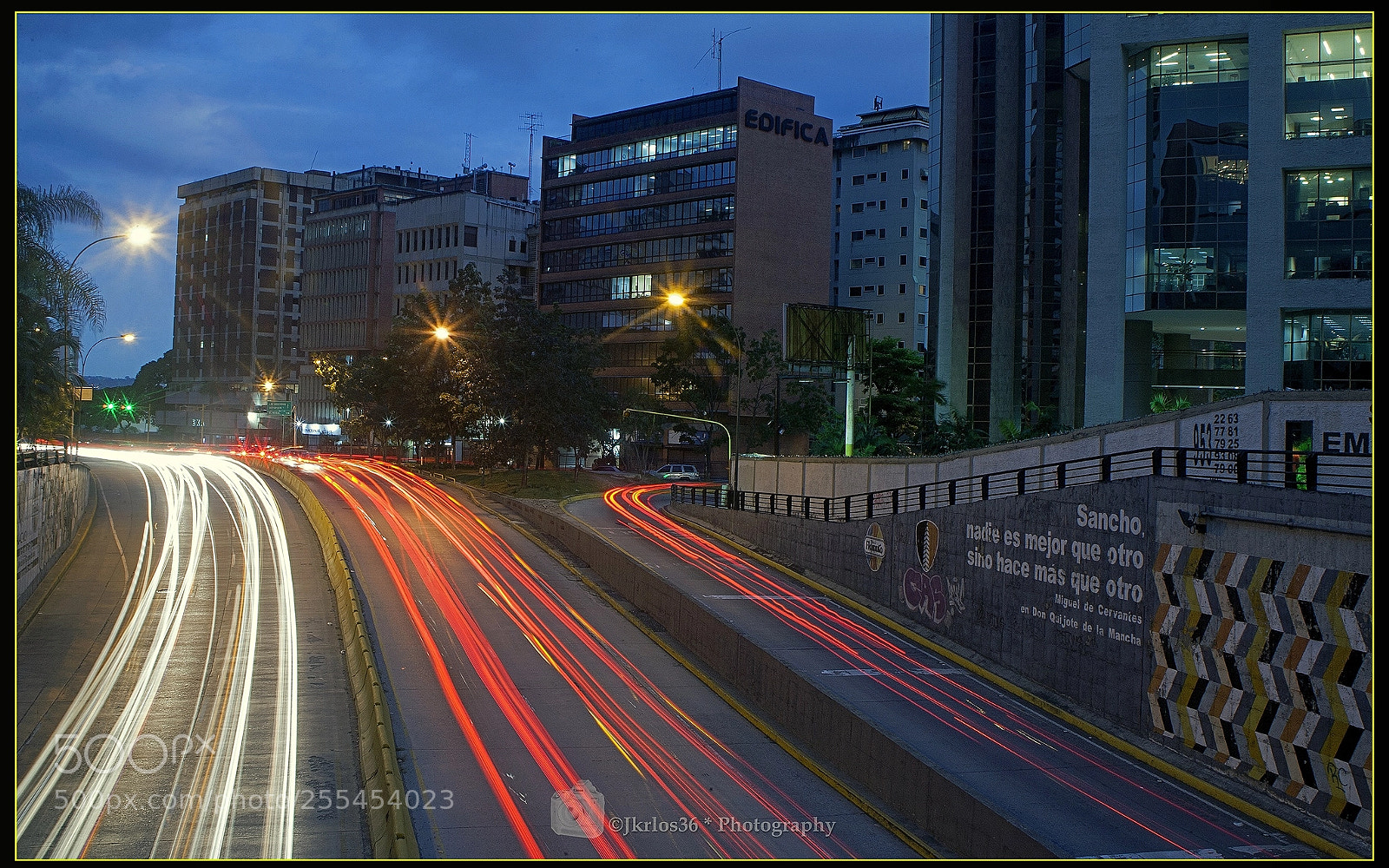 Canon EOS-1D Mark II N sample photo. Salida de la avenida photography