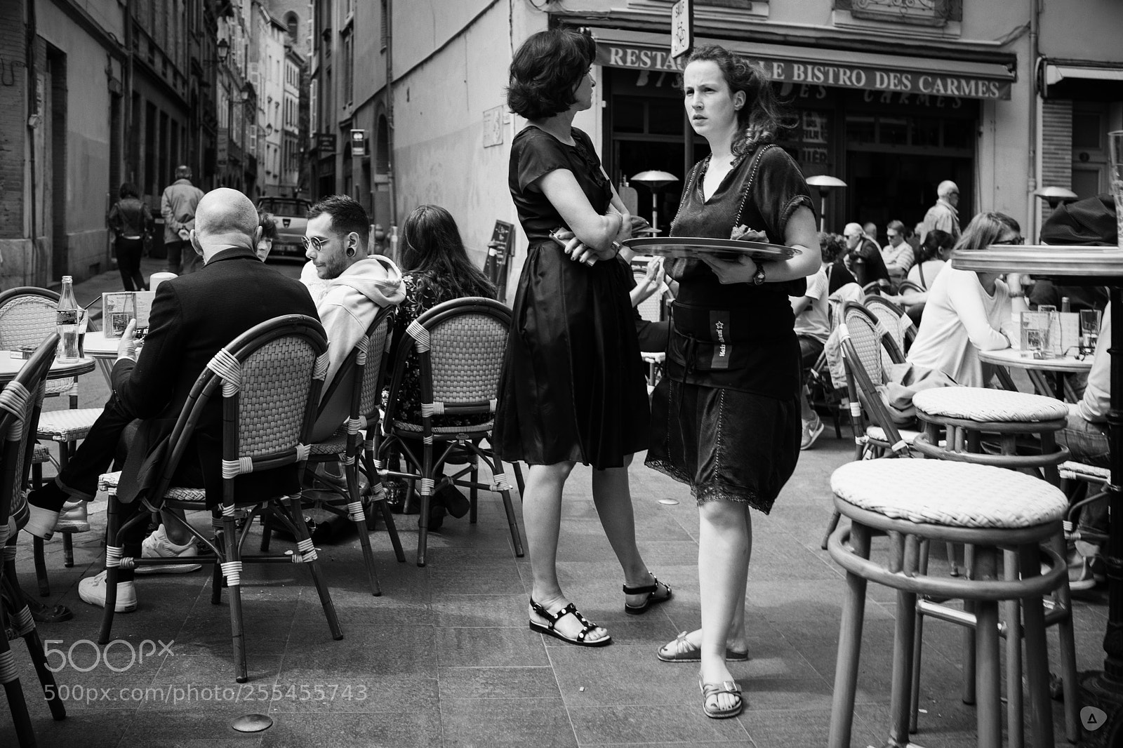 Fujifilm X100F sample photo. Waitresses photography