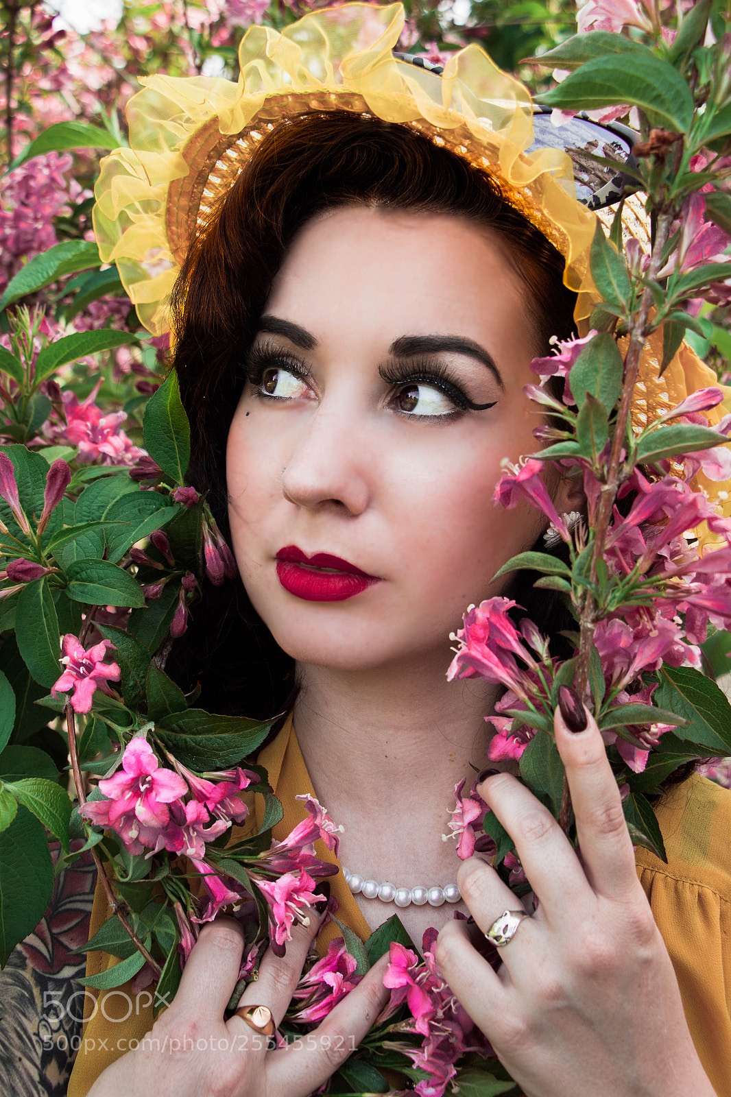 Canon EOS 70D sample photo. Flower pinup photography