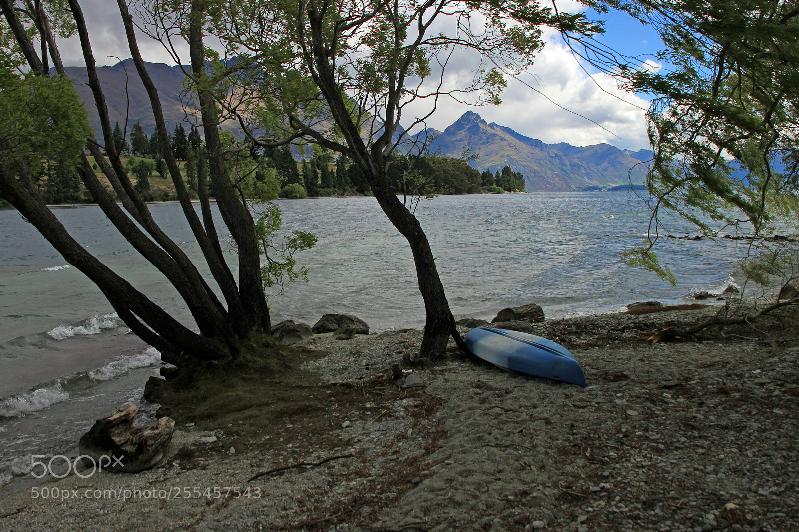 Canon EOS 500D (EOS Rebel T1i / EOS Kiss X3) sample photo. The blue dinghy photography