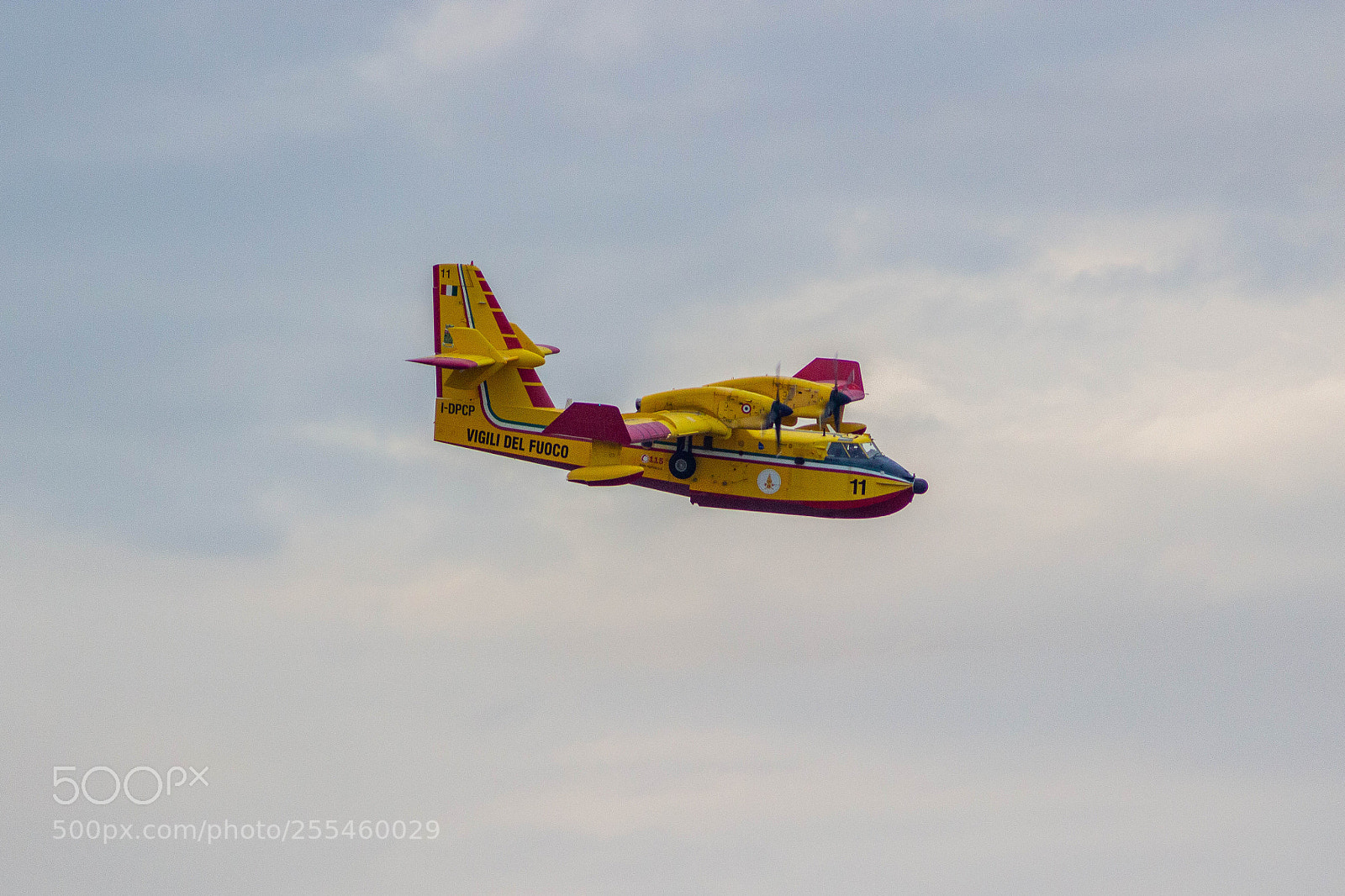Canon EOS 100D (EOS Rebel SL1 / EOS Kiss X7) sample photo. Aerial firefighting mission in photography