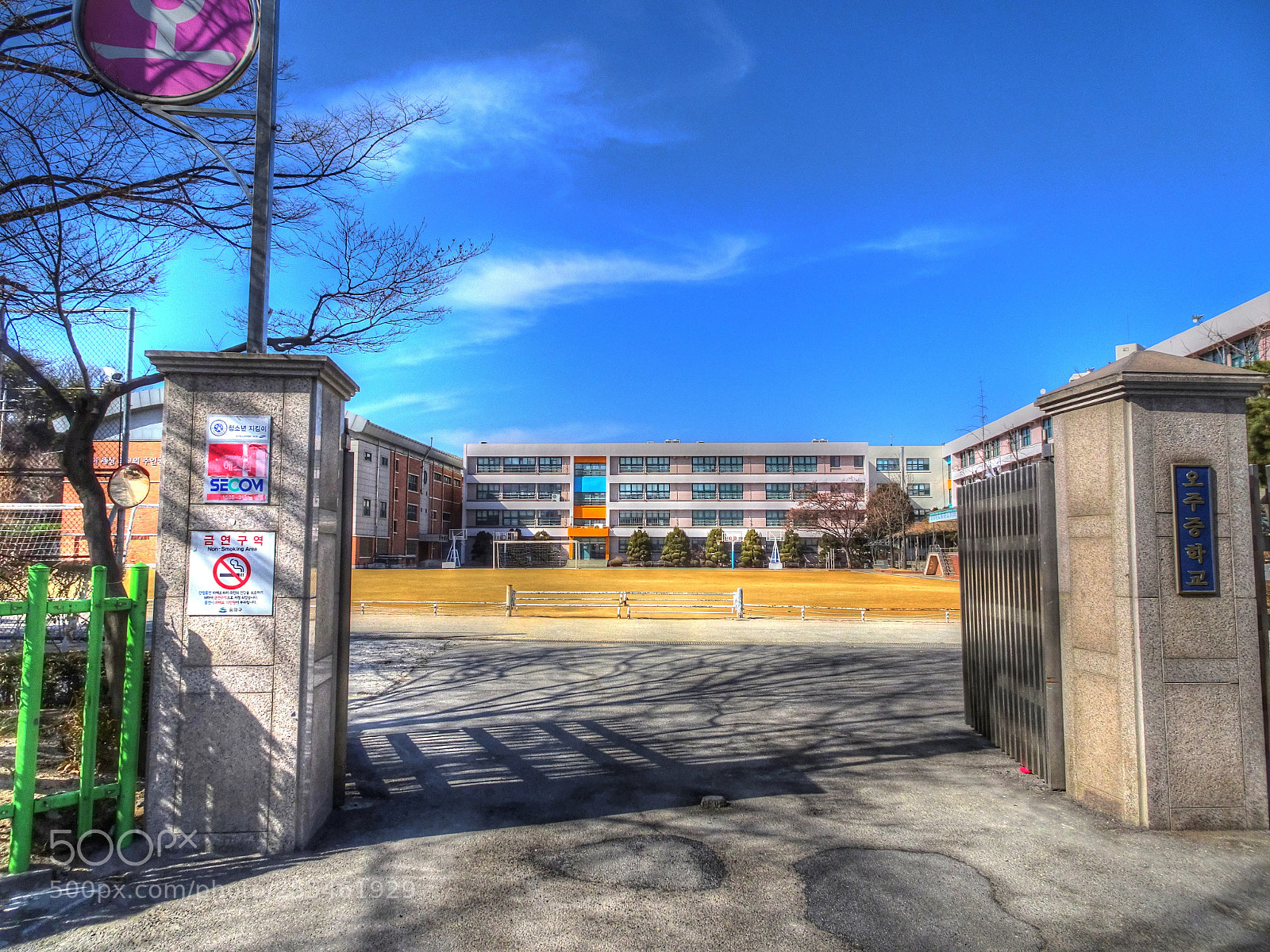 Sony Cyber-shot DSC-HX90V sample photo. City photography