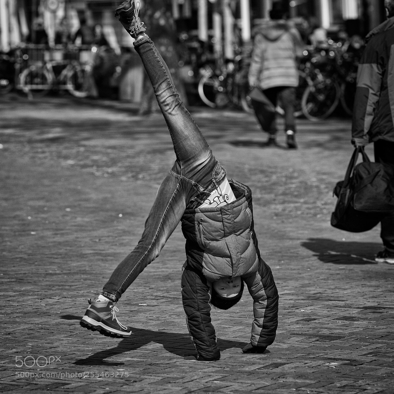 Canon EOS 5D Mark II sample photo. Amsterdam acrobat photography