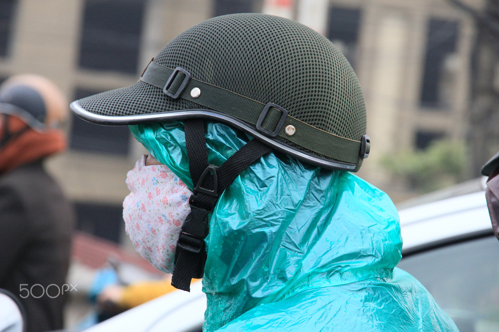 Canon EOS 550D (EOS Rebel T2i / EOS Kiss X4) sample photo. Vietnam hanoi biker in rain photography
