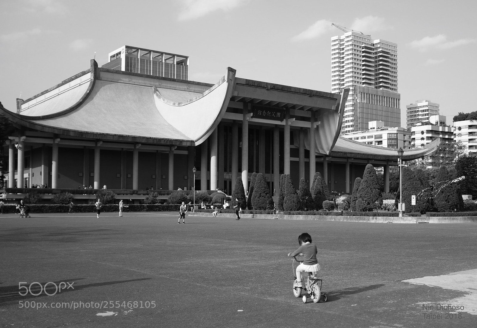 Fujifilm X100S sample photo. Learning to cycle photography