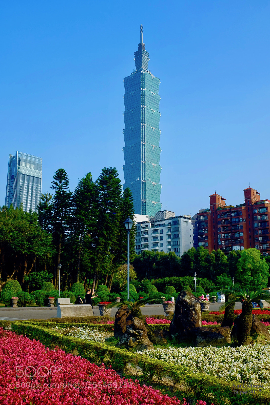 Fujifilm X100S sample photo. Taipei 101 from sun photography
