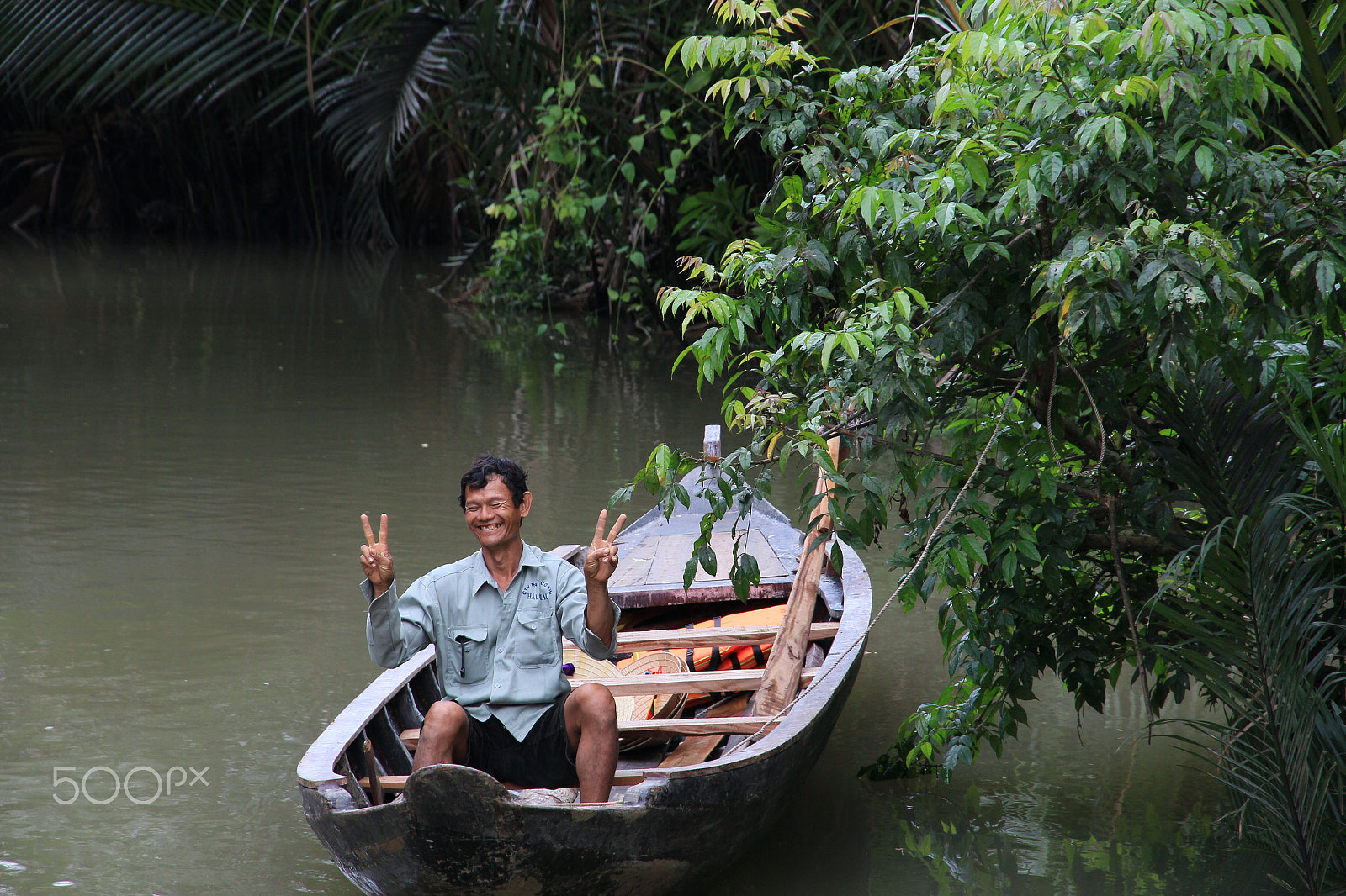 Canon EOS 550D (EOS Rebel T2i / EOS Kiss X4) sample photo. Vietnam  ben tre  friendly vietnames photography