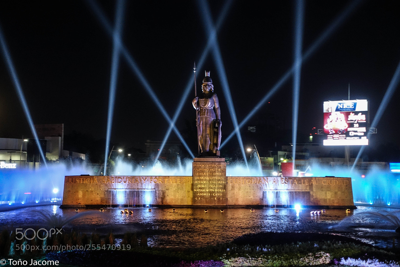 Sony Cyber-shot DSC-RX100 III sample photo. Minerva fountain photography