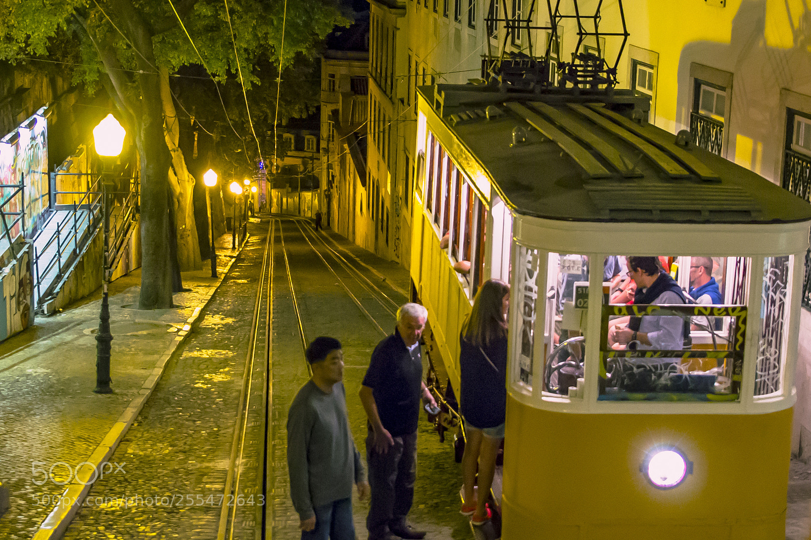 Canon EOS 60D sample photo. Lisbon"s yellow rollercoaster photography