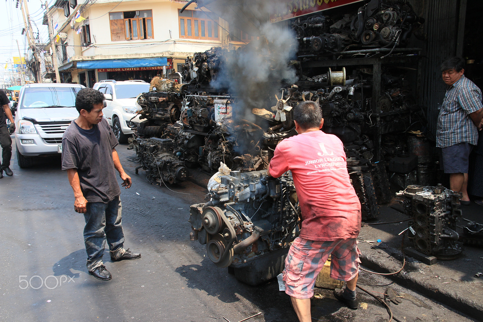 Canon EOS 650D (EOS Rebel T4i / EOS Kiss X6i) sample photo. Bangkkok  starting a machine on the road!! photography