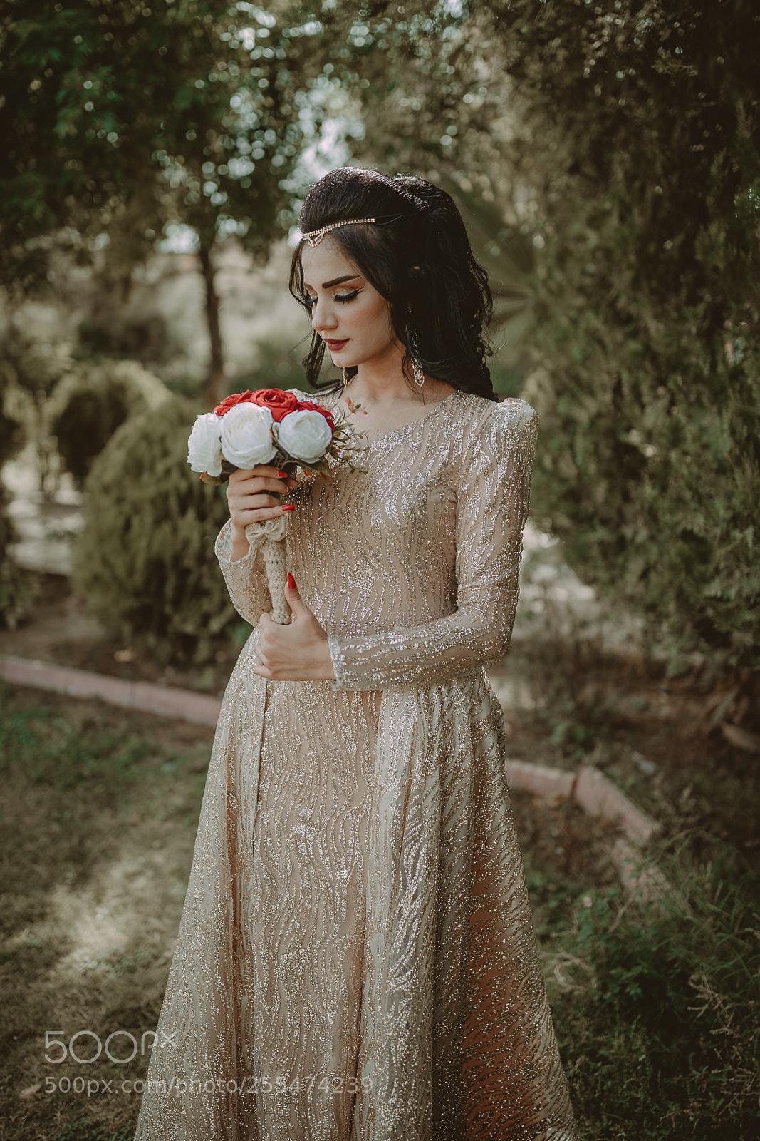 Canon EOS 5D Mark IV sample photo. Girl with flower photography