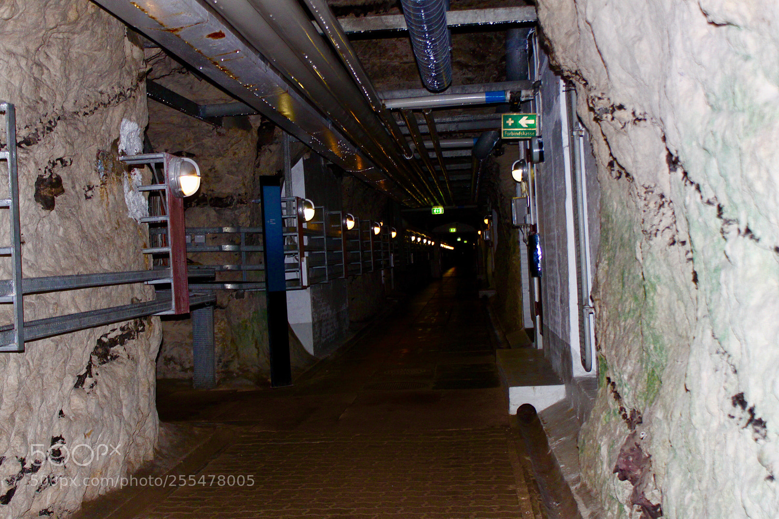 Canon EOS 500D (EOS Rebel T1i / EOS Kiss X3) sample photo. Underground  photography