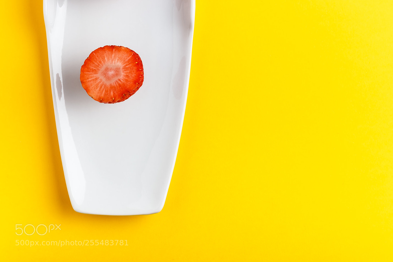 Canon EOS 700D (EOS Rebel T5i / EOS Kiss X7i) sample photo. Fresh strawberry slice. photography