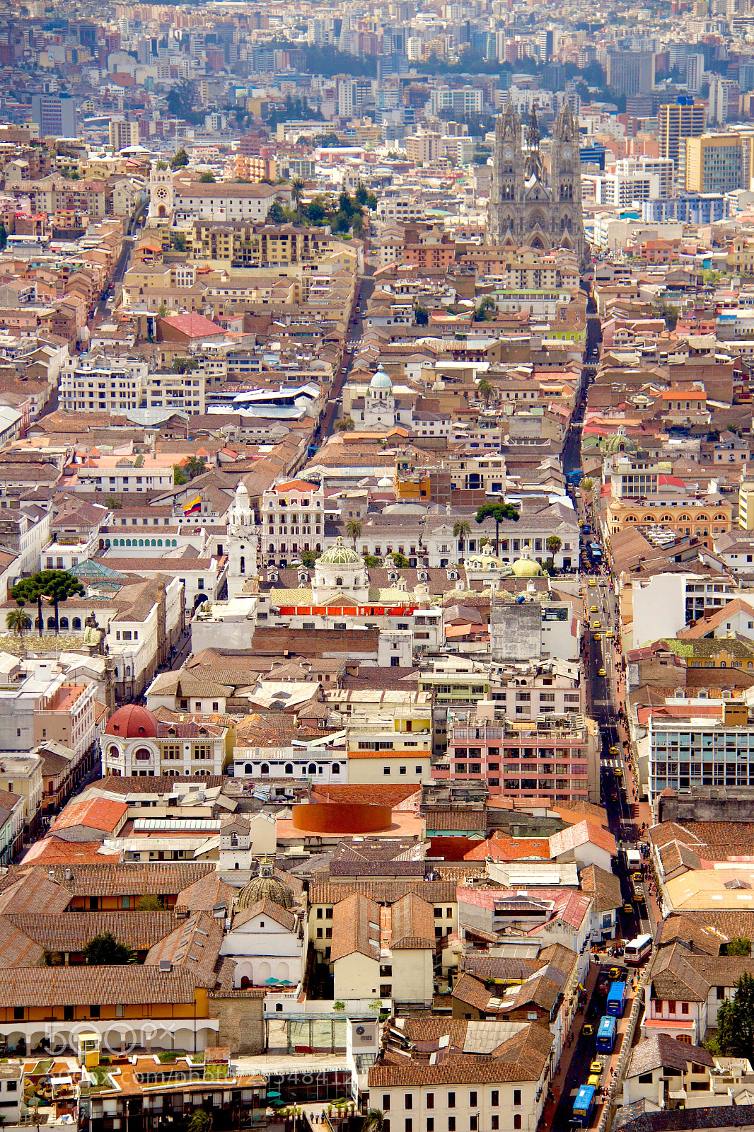 Canon EOS 600D (Rebel EOS T3i / EOS Kiss X5) sample photo. Streets of quito photography